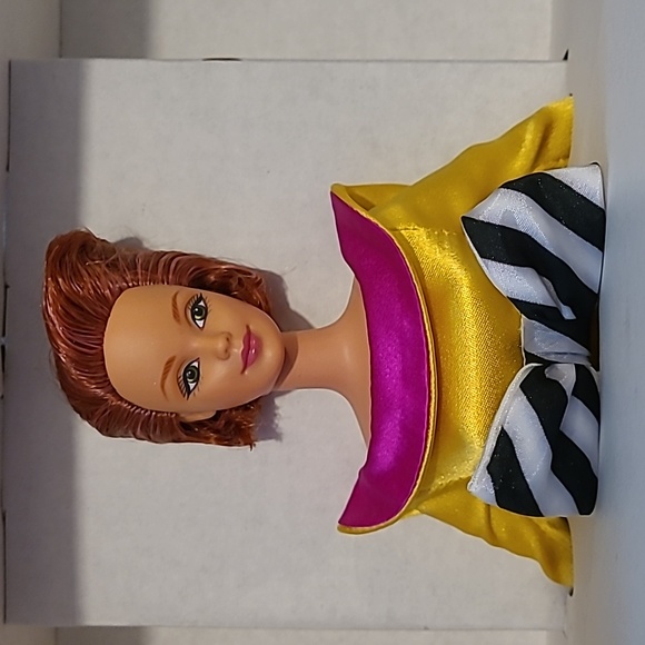 1996 Limited Edition Bill Blass Barbie MINT in BOX Vintage Barbie yellow gown !! - Picture 3 of 13